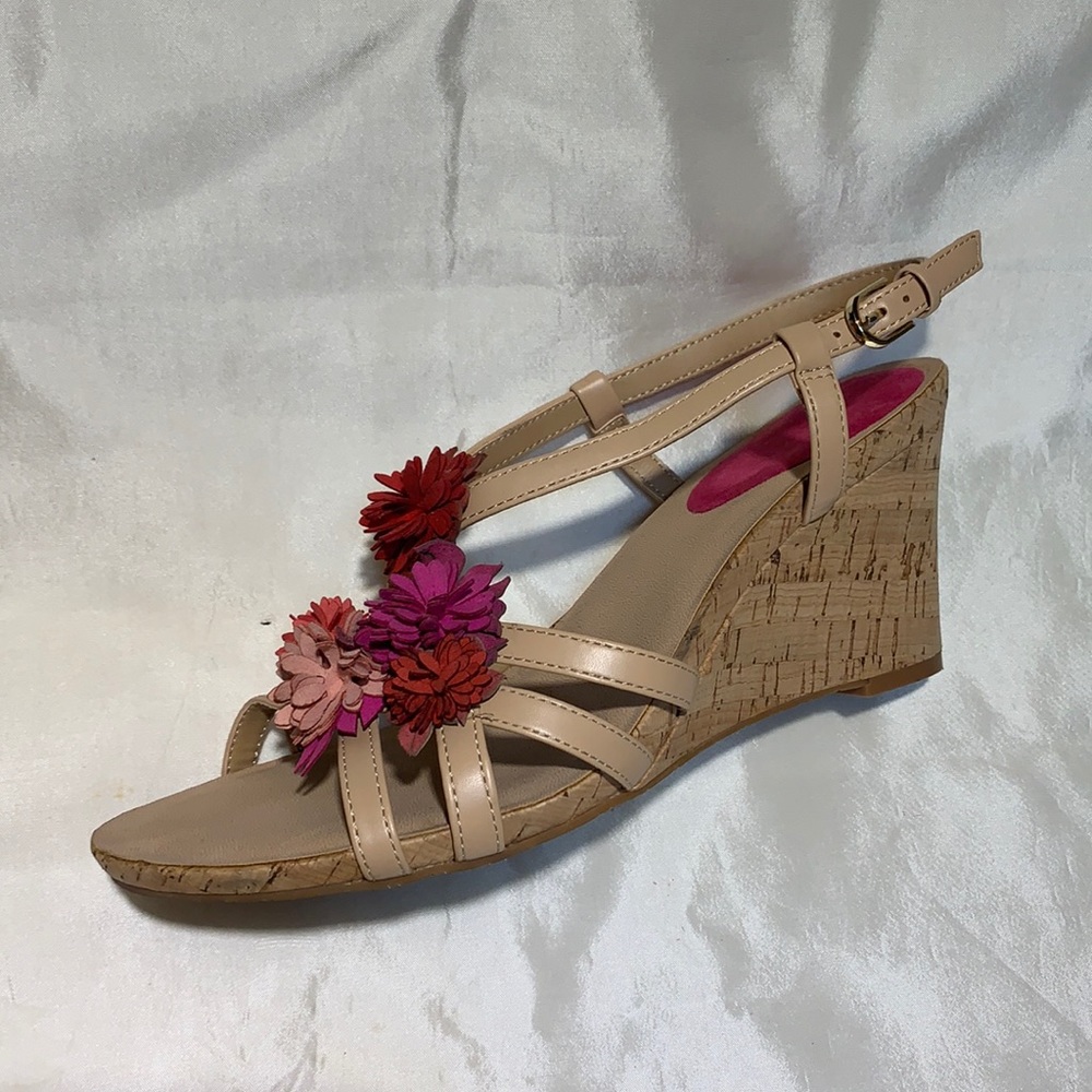 TAHARI SHOES, FLOWERS CORK WEDGE SANDALS, 9